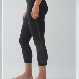 Black minimalist crops